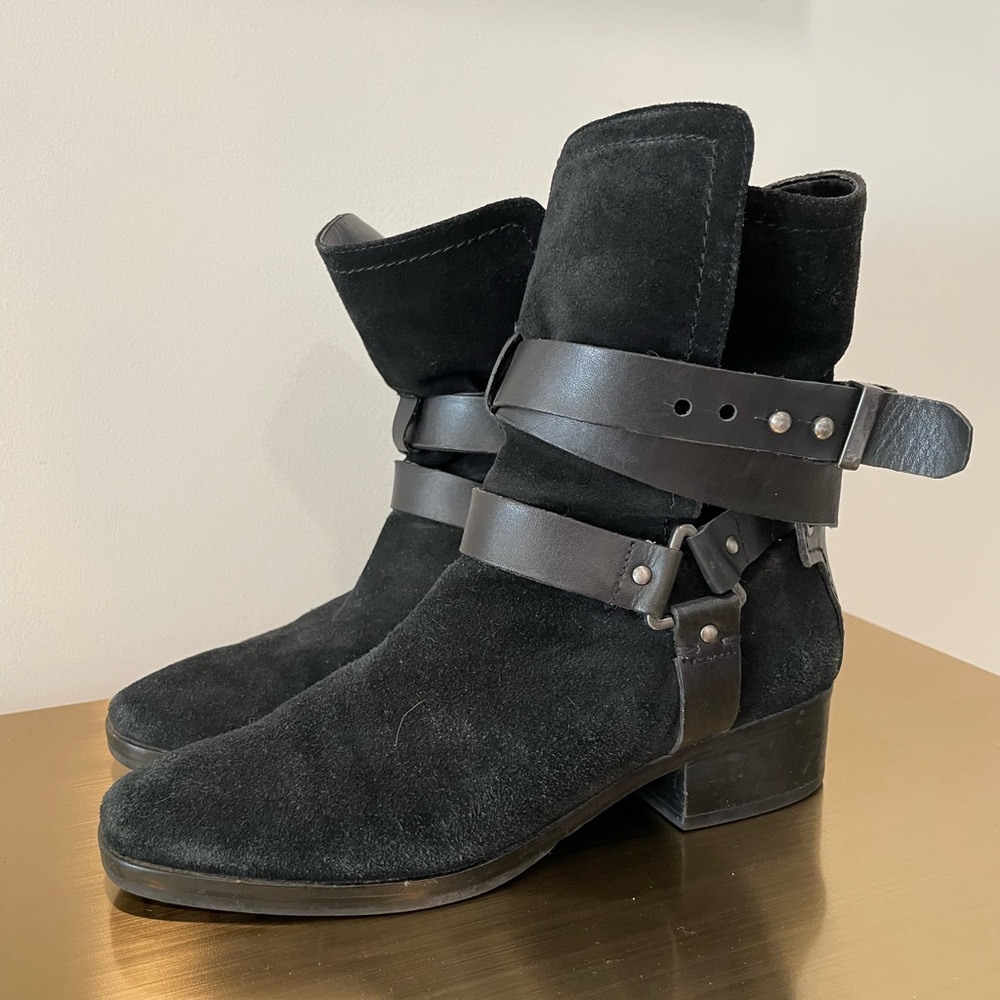 Gently worn Pour La Victoire suede boots